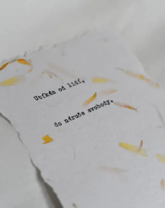 Citát o svobodě „Utíkám od lidí“ | Upcyklovaný ruční papír