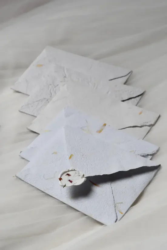 Obálka z ručního papíru C6 I Upcyklovaná