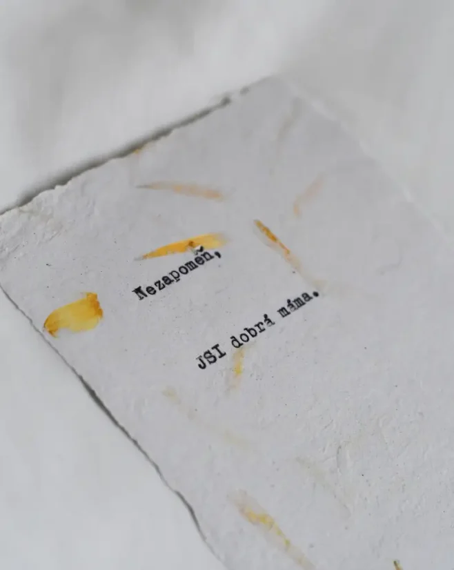 Motivační citát „Jsi dobrá máma“ | Upcyklovaný ruční papír