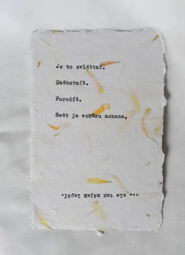 Citát o mateřství „Vzhůru nohama“| Upcyklovaný ruční papír