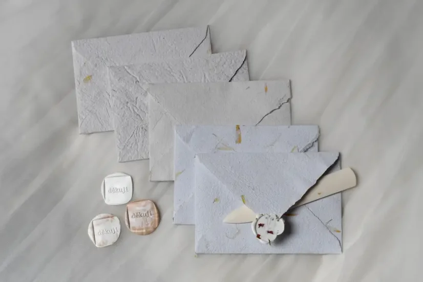 Obálka z ručního papíru C6 I Upcyklovaná